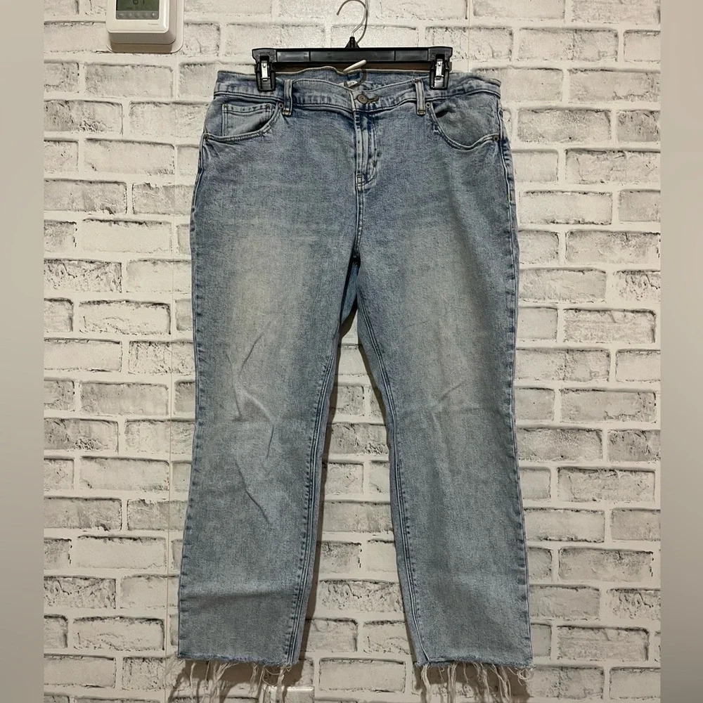 Women’s Old Navy boyfriend distressed light wash jeans- size 14 petite